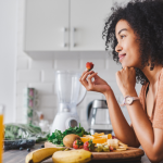 Gustavo Luíz Guilherme Pinto explica como a ansiedade influencia a alimentação emocional e afeta nossas escolhas diárias.