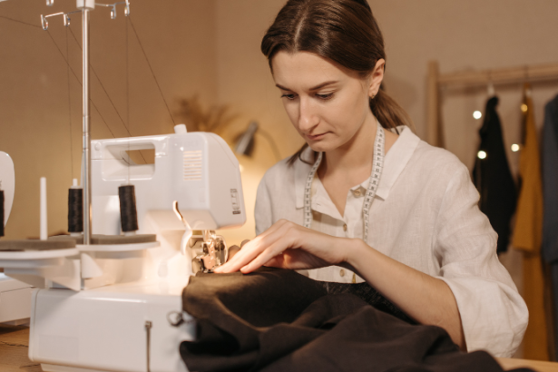 Acabamentos profissionais elevam qualquer peça com truques que criam aparência luxuosa, comenta Cristiane Ruon dos Santos.