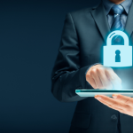 Ediney Jara de Oliveira analisa como a cibersegurança se tornou um requisito básico para garantir transações globais seguras.