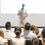 Audiências públicas sobre a Linha 5 foram retomadas em meio à disputa tarifária entre EUA e Canadá, observa Paulo Roberto Gomes Fernandes ao destacar o impacto comercial sobre o projeto energético.