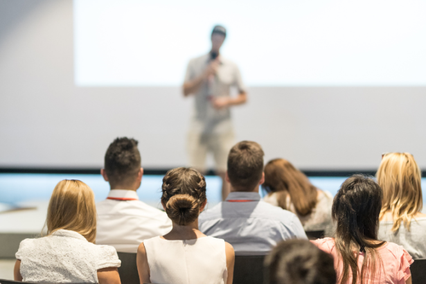 Audiências públicas sobre a Linha 5 foram retomadas em meio à disputa tarifária entre EUA e Canadá, observa Paulo Roberto Gomes Fernandes ao destacar o impacto comercial sobre o projeto energético.