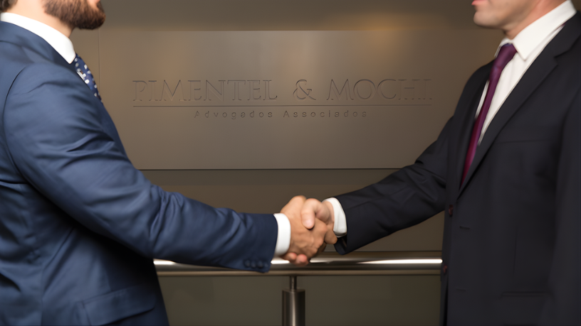 Saiba como a desinformação impacta negociações, imagem institucional e decisões estratégicas em processos de recuperação judicial.