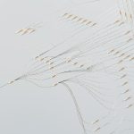 Representação abstrata de redes neurais digitais interligadas, com fluxos de dados em diferentes direções.